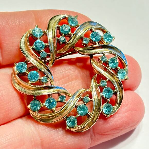 Lisner brooch vintage hallmarked silvertone wreath & blue rhinestones circle pin - Picture 5 of 6